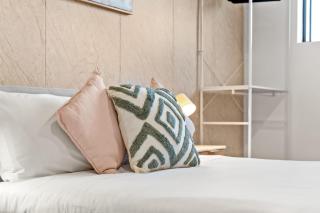 Boutique Queen Room - Centrally Located at Glenfield - Shared Bathroom - Glenfield - 6