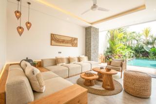 Seaside Luxury 4BR Villa, 400m to Finns, Canggu - 2