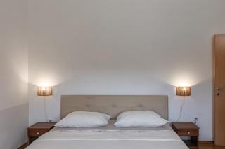 Pool House In Greenery - Happy Rentals - 4