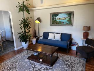 Cozy Family Hideaway, sleeps 8, 4 tv's yard, shops - Simi Valley - 7
