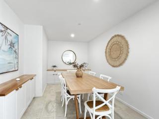 Deluxe 3-Bed Unit with Views - Batemans Bay - 3