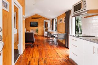 Historic Barn Loft - Private & Spacious - Tauranga - 8