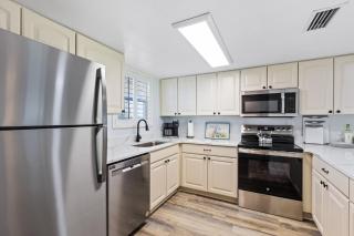 Family Friendly Ground Floor Condo on Car Free Beach - Surfside 108 - Edgewater - 8
