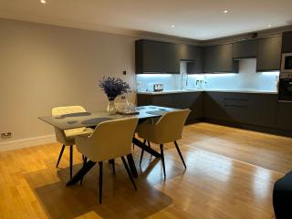 LA Suites - Glasgow - 1