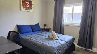 Spacious Home Near Downtown - Austin - 3