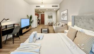 Rare Holiday Homes - Lake View - The Crescent Tower - Dubai Production City - R1611 - Dubai - 7