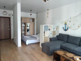 Studio Queen's Blue Wave - 8