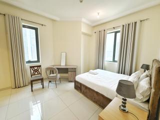 Royal Maison Deluxe 2 Br in Executive Bay - 4