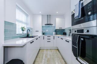 Serene & Contemporary Hoole House - 9