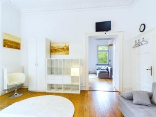Stilvolle Altbauwohnung am Kurpark, zentral, für bis zu 8 Personen - Wiesbaden - 7