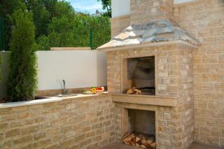 Luxurious Villa With Modern Interior And Pool - 7