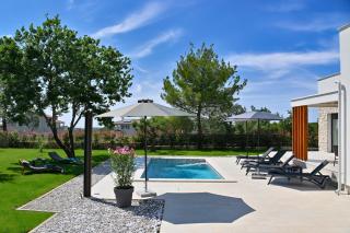 Villa Zanetta pet friendly near Poreč for 8 people with sea view & private pool - Marasi - 5