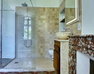 Suite La Duchesse - SPA-JACUZZI - MASSAGE- SAUNA - 4 SAISONS - Piscine chauffée Toute l'année - 800m centre ville - 5