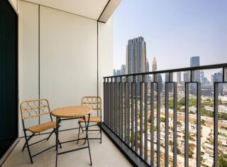Infinity Pool with Burj Khalifa View - 1 Bedroom Apartment in Downtown - 5 min walk to Dubai Mall, close to Burj Khalifa - Sleeps 4 People by ZEN STAYS - Dubai - 6