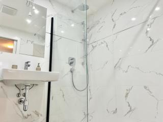 Brand New Central & Modern Apartment - Wenen - 9