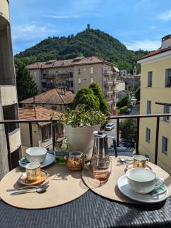 Bright flat just 10 minutes from the city centre - Como - 9