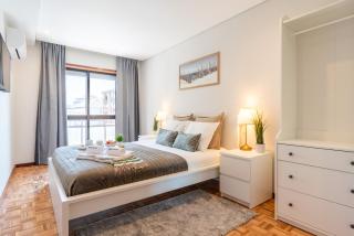 Host Wise - Bright and Elegant Urban Flat with Balcony - Porto - 0