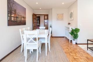 Host Wise - Bright and Elegant Urban Flat with Balcony - Porto - 8