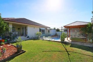 14 Time To Unwind Bigfamily 4x2 Poolspa - Perth - 1