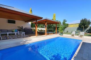 14 Time To Unwind Bigfamily 4x2 Poolspa - Perth - 7