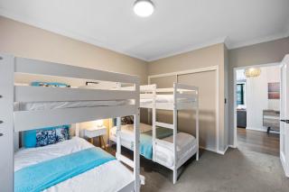 Charming group getaway - 9 mins to Burleigh beach - 4