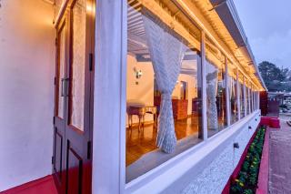 Vintage Inglenook Premium Heritage Bungalow Ooty by VOYE HOMES - A Quiet Retreat Close to Ooty Town - 8