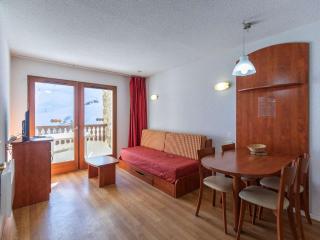Appartement T2 avec terrasse, proche des pistes, piscine couverte, salle de fitness et services inclus - FR-1-404-305 - 8
