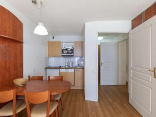 Appartement T2 avec terrasse, proche des pistes, piscine couverte, salle de fitness et services inclus - FR-1-404-305 - 3