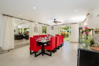 Luxury Villa With a Stunning Private Swimming Pool - 3