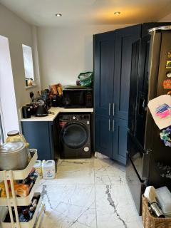Luxurious Shared Home - Self Check-In, Free Street Parking - Leavesden Green - 8
