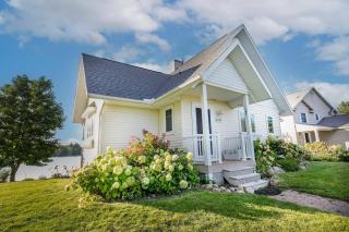 336) Beautiful home with View - Lake - 3