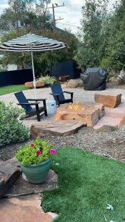 Adorable Tiny House near Grand Canyon, Fire Pit and Walk to Town - 6