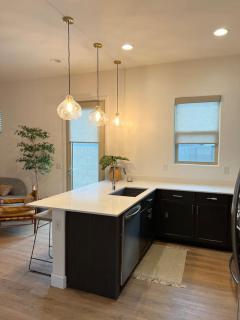 Luxury 1 BR Casita with Private Yard, Garage and WD - 6