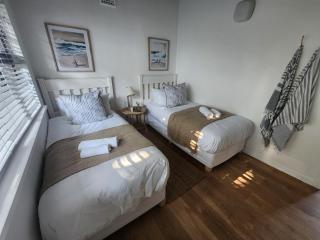 UMDLOTI Beach House - Perfect Location - Beach Road - walk everywhere - Umdloti - 3
