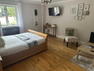 The Farmhouse at Fincham - 4