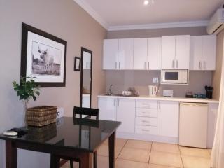 Suite 14- Deja' Blu Bed and Breakfast- East London - East London - 8