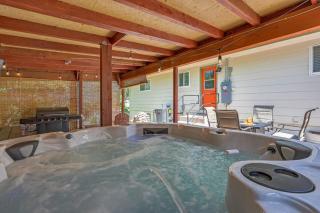 Bullseye Bungalow Hot Tub & BBQ for Gatherings - 9