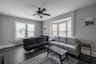 Perfectly Located 2BR Apartment in DC with Private Parking - Washington - 0