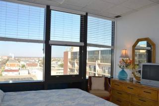 Stunning Ocean-Front Penthouse 1800sf 3BR 2BA 7Bed at Regency Tower - 3