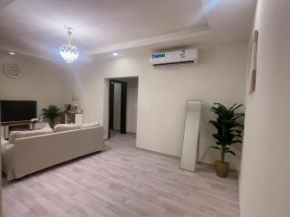 Luxury apartment with balcony, City view - Jeddah - 5