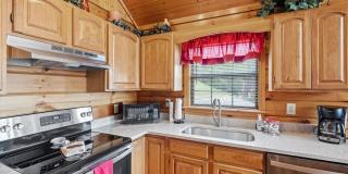 Dollywood Escape Hot Tub & Games - 2