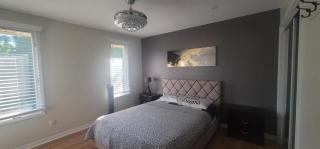 Niagara Falls Villa with Private pool, hottub, water view and Breakfast - 1