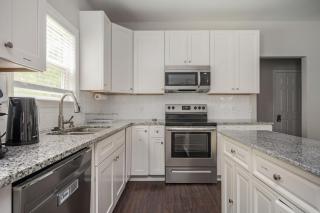 7BR - Family Friendly Stay - 10 mins from Airport - College Park - 8