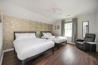 7BR - Family Friendly Stay - 10 mins from Airport - College Park - 5