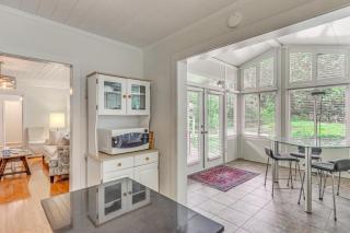 1 Mi to Beaches: Fairhope Home w/ Yard! - 1