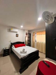 APARTAMENTO CERCA AL CENTRO HISTORICO CON PISCINA A UNA cuadra - 2