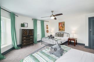 Large Bi-level Apartment in Heart of Manayunk - 0