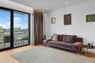 LAX Designer, Oasis city skyline views, Parking - 4