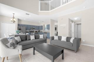 Large Spacious Home w Private Pool & Hot Tub - Davenport - 8