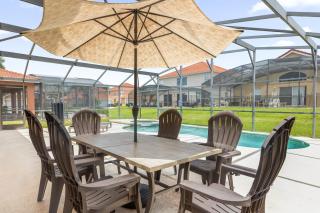 Large Spacious Home w Private Pool & Hot Tub - Davenport - 1